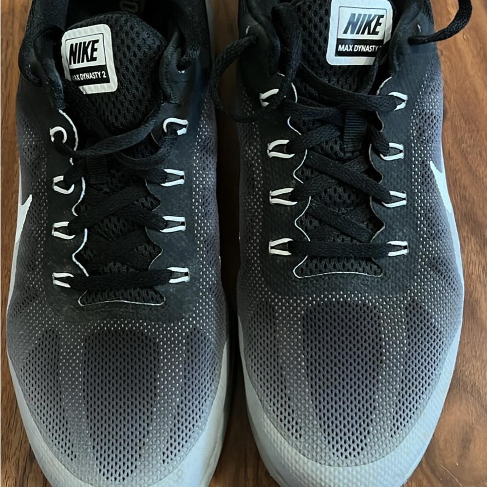 Nike Max Dynasty 2 Black and Gray Sneakers